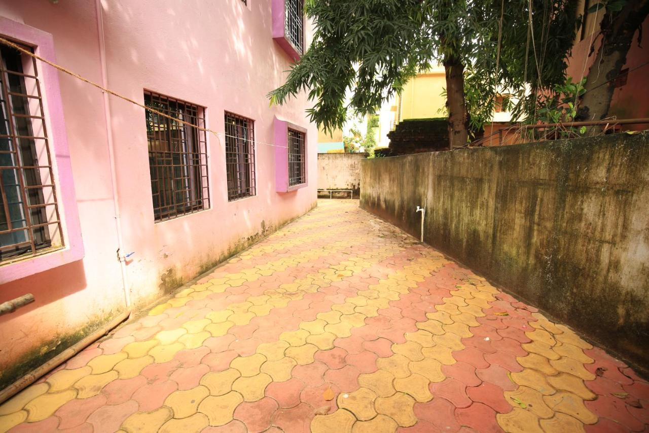 Railview Inn Bhubaneswar Exteriör bild